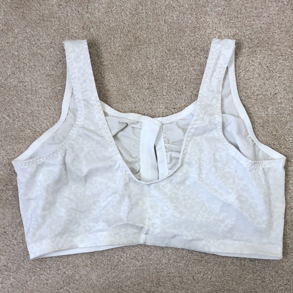 Women’s Leading Lady White Leopard Print Sports Bra